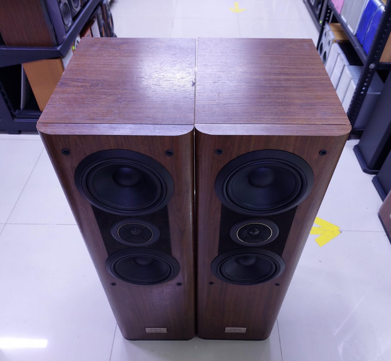 PIONEER MODELO S-77T