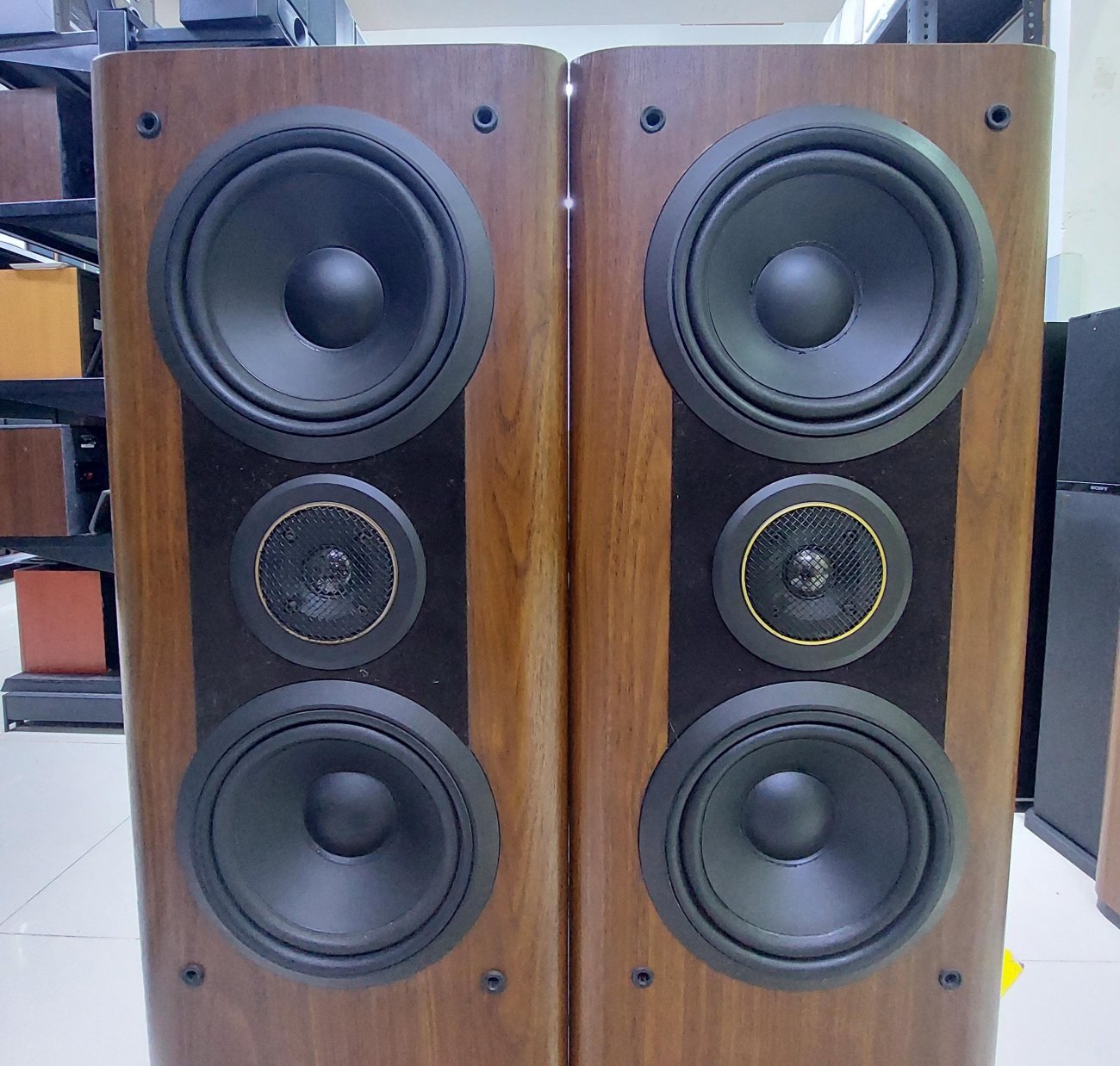 PIONEER MODELO S-77T