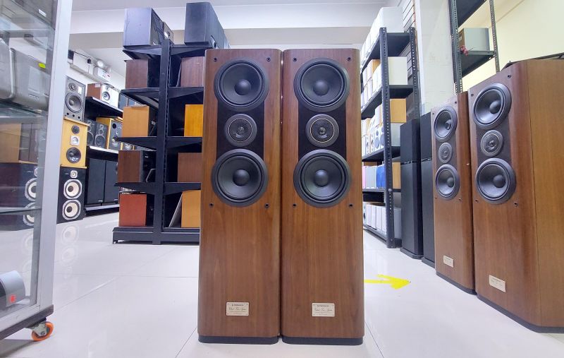 PIONEER MODELO S-77T