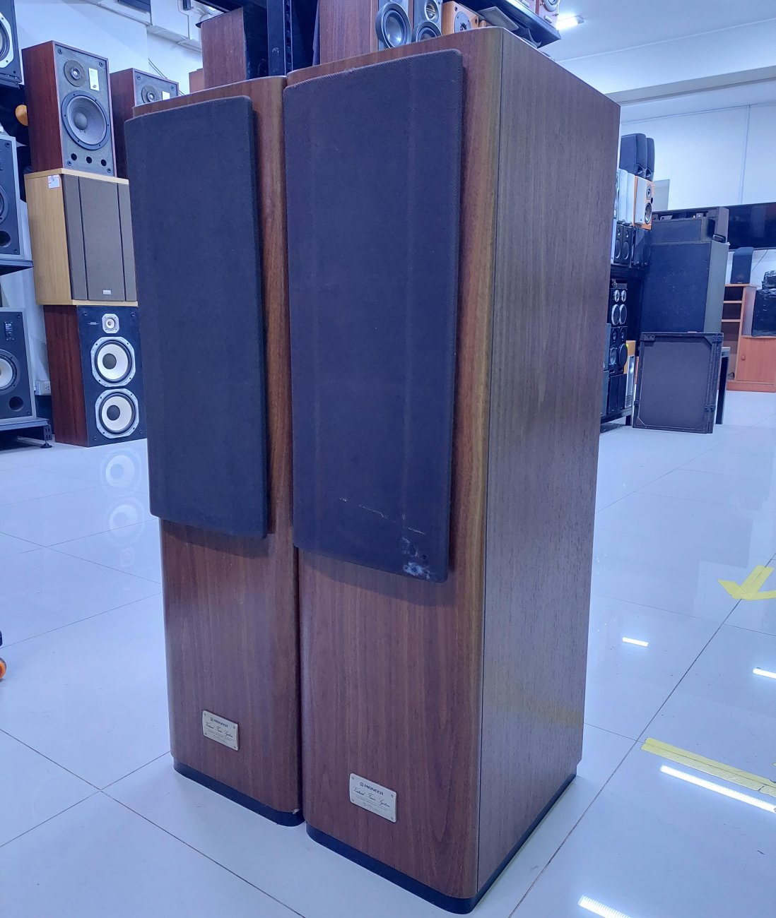 PIONEER MODELO S-77T