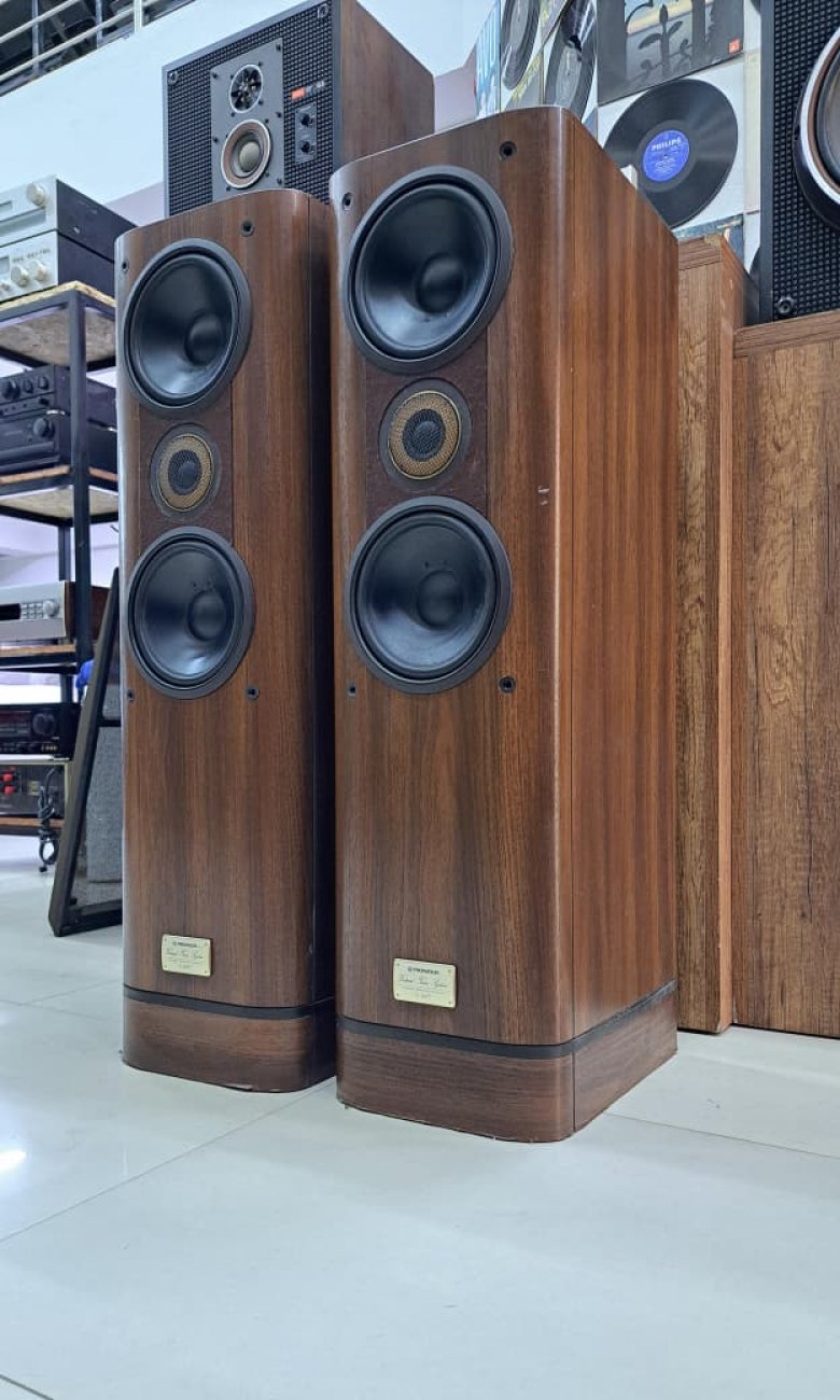 PIONEER MODELO S-99T