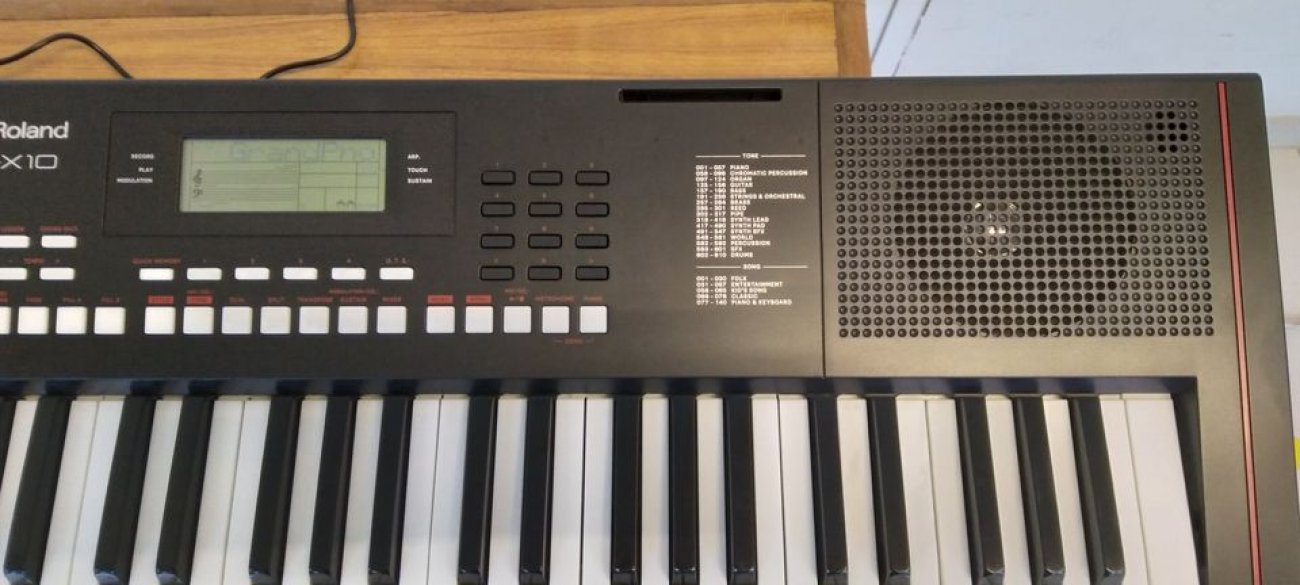 ROLAND MODELO E-X10