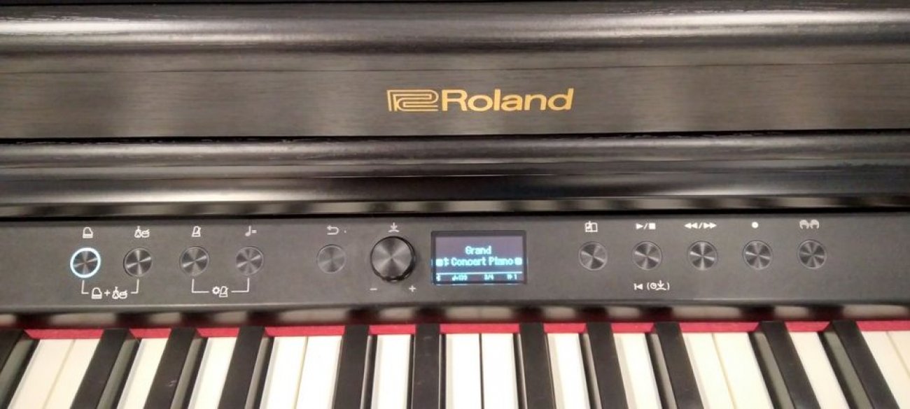 ROLAND MODELO RP 750