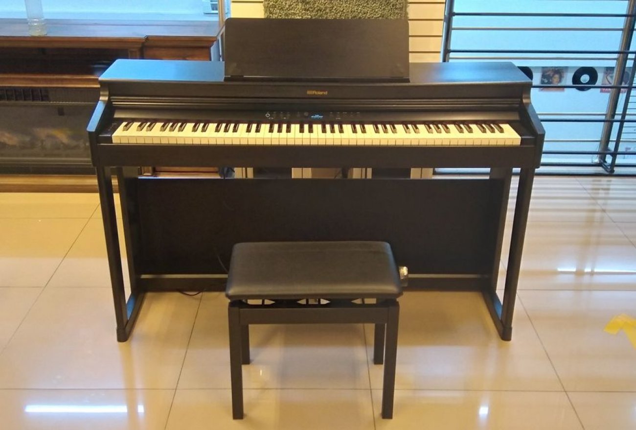 ROLAND MODELO RP 750