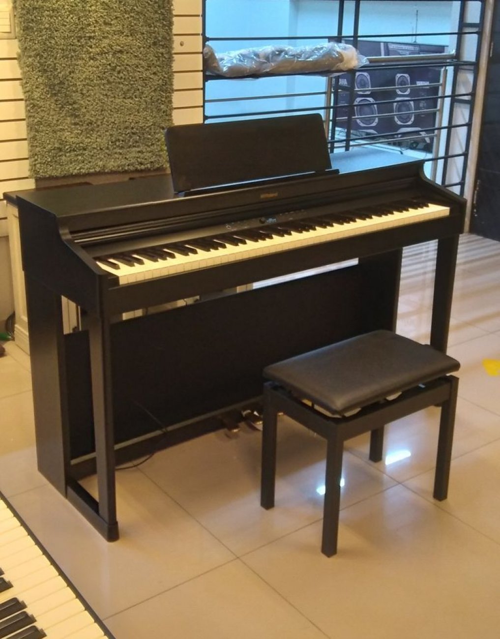 ROLAND MODELO RP 750