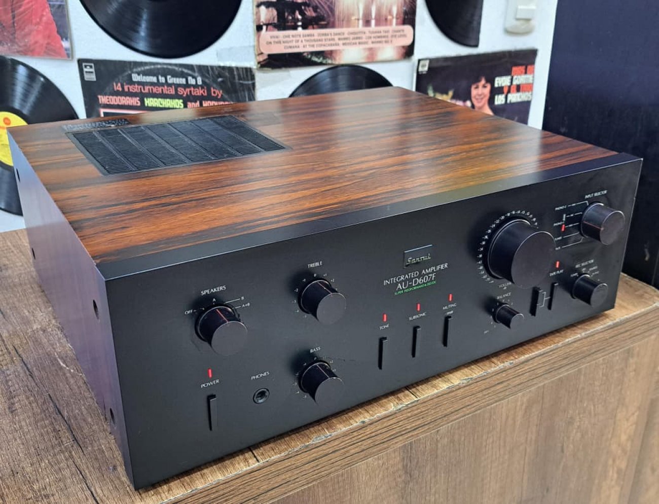 SANSUI MODELO AU-D607F