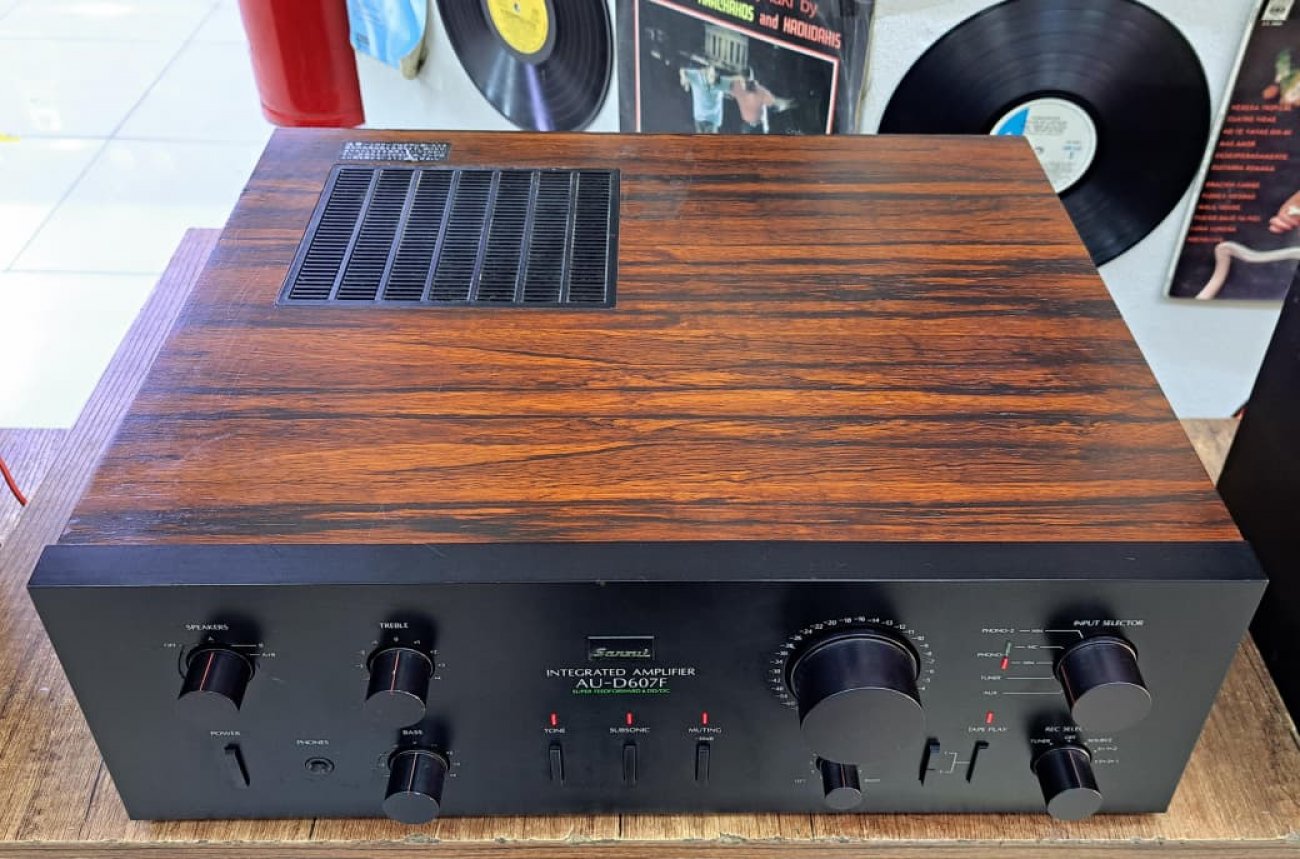 SANSUI MODELO AU-D607F