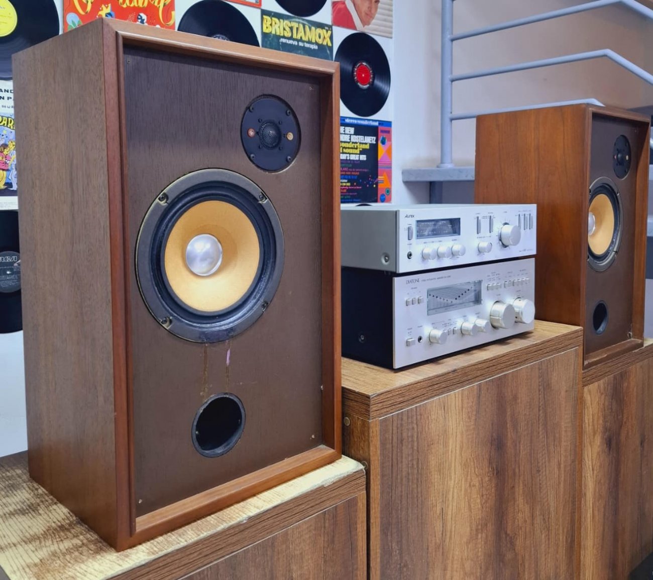 SANSUI MODELO SP-70