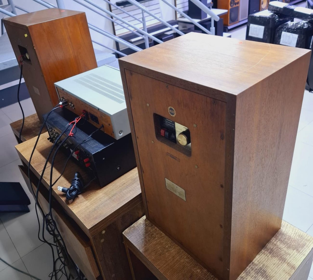SANSUI MODELO SP-70