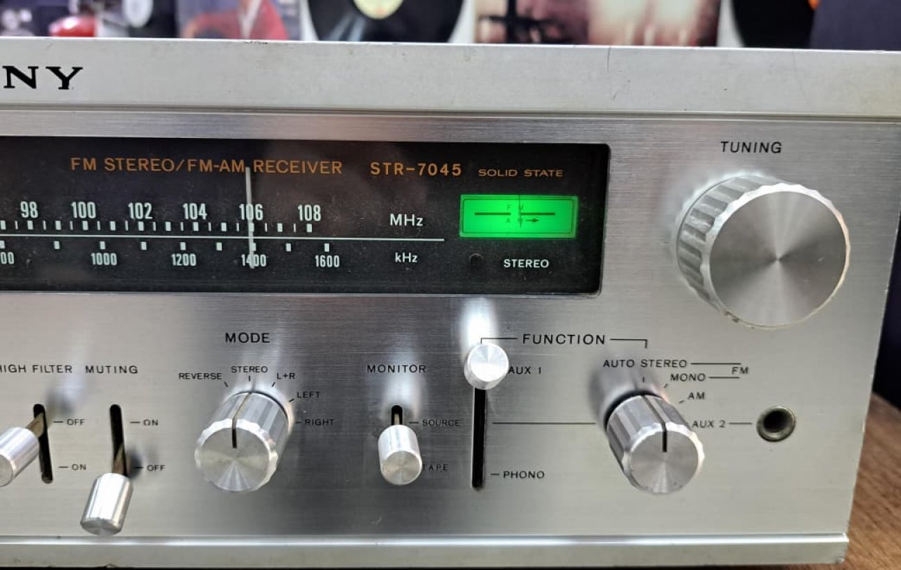 SONY MODELO STR-7045
