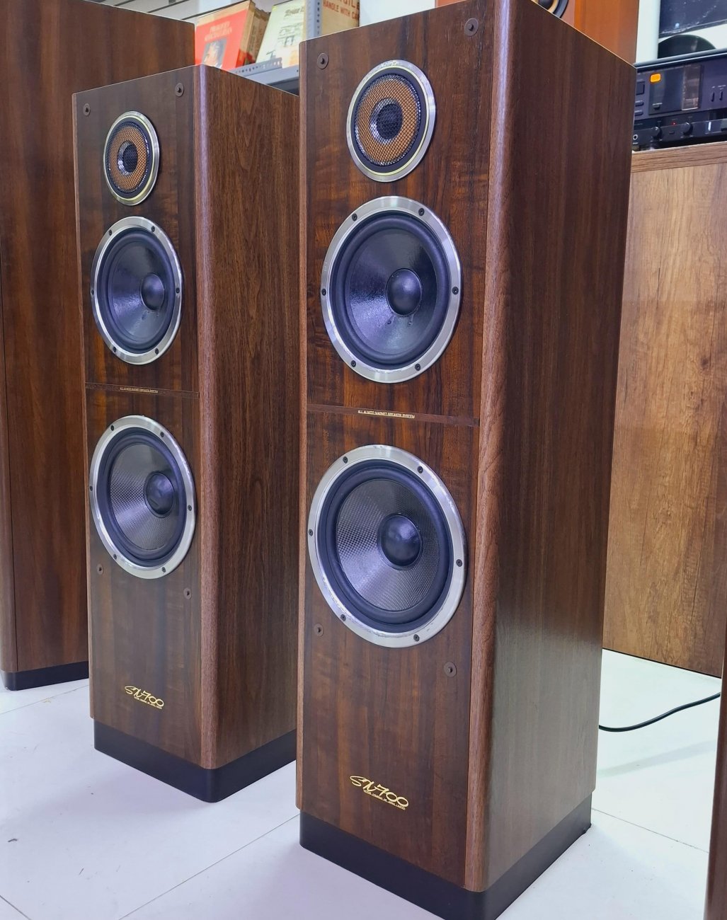 VICTOR MODELO SX-700