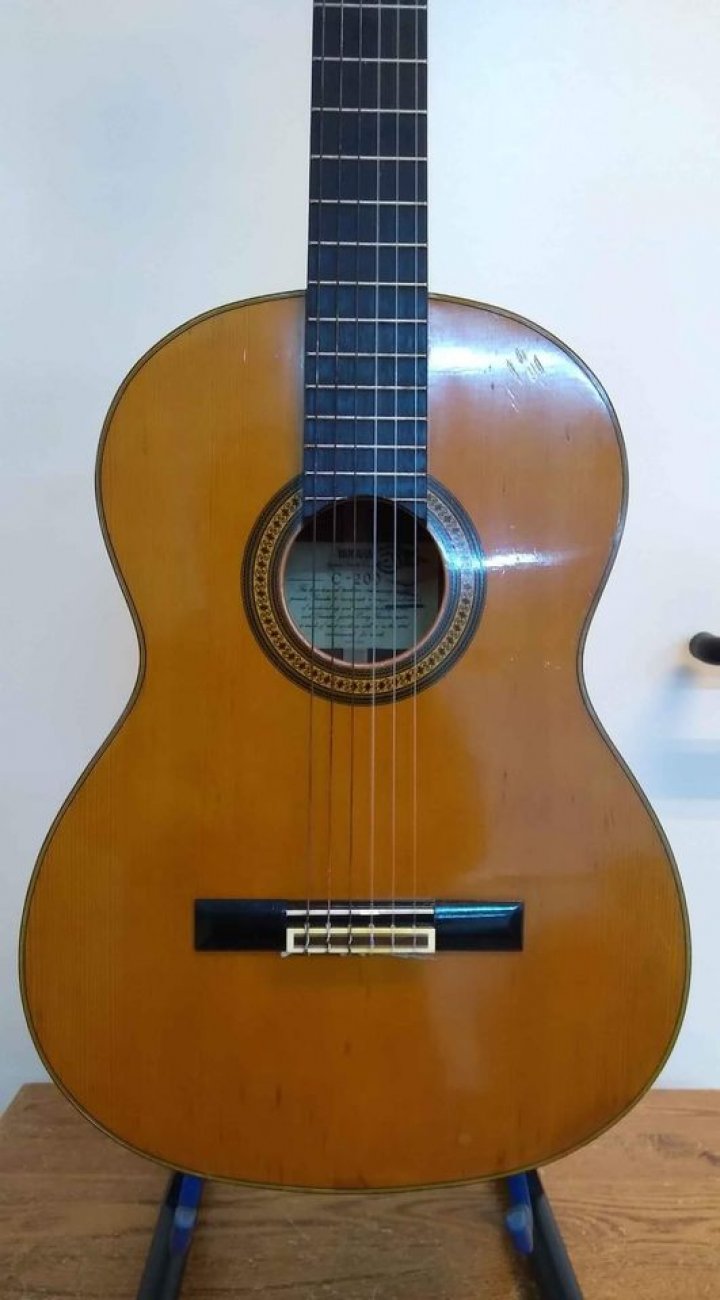 VINTAGE YAMAHA MODELO C-200