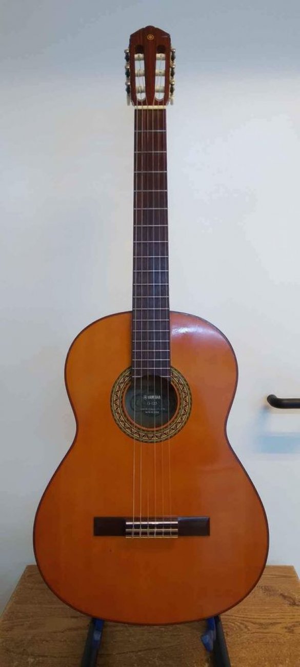 VINTAGE YAMAHA MODELO G-120 1974