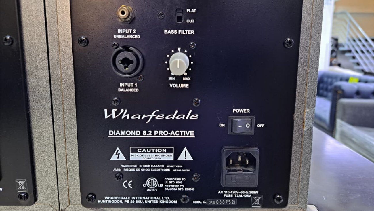 WHARFEDALE MODELO DIAMOND 8.2