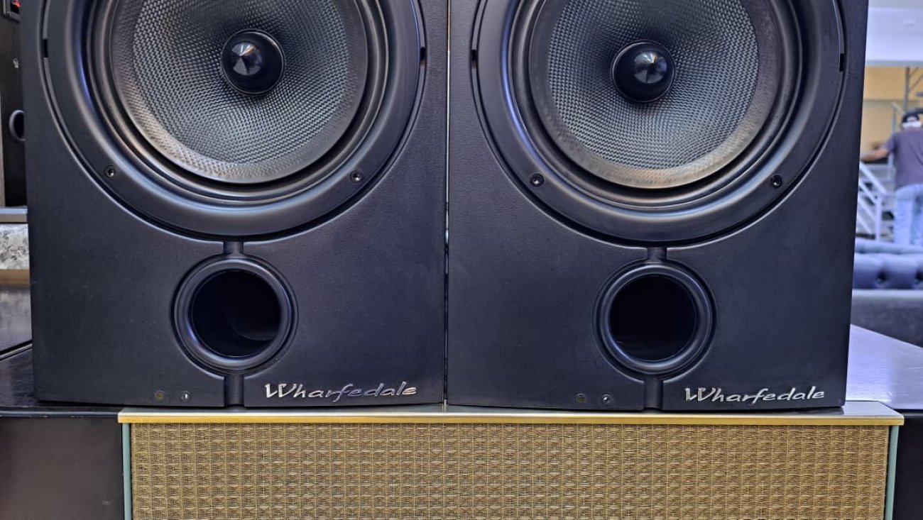 WHARFEDALE MODELO DIAMOND 8.2