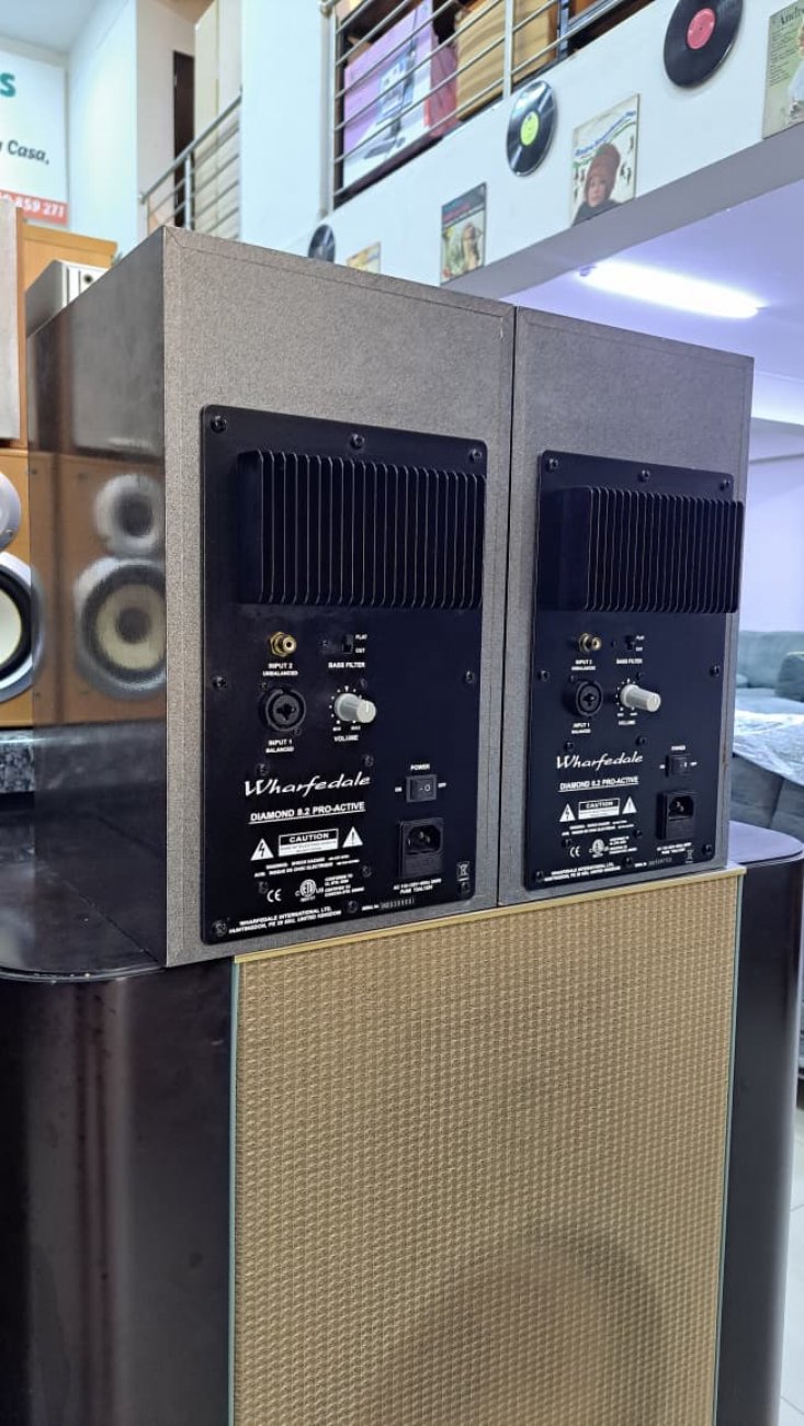 WHARFEDALE MODELO DIAMOND 8.2