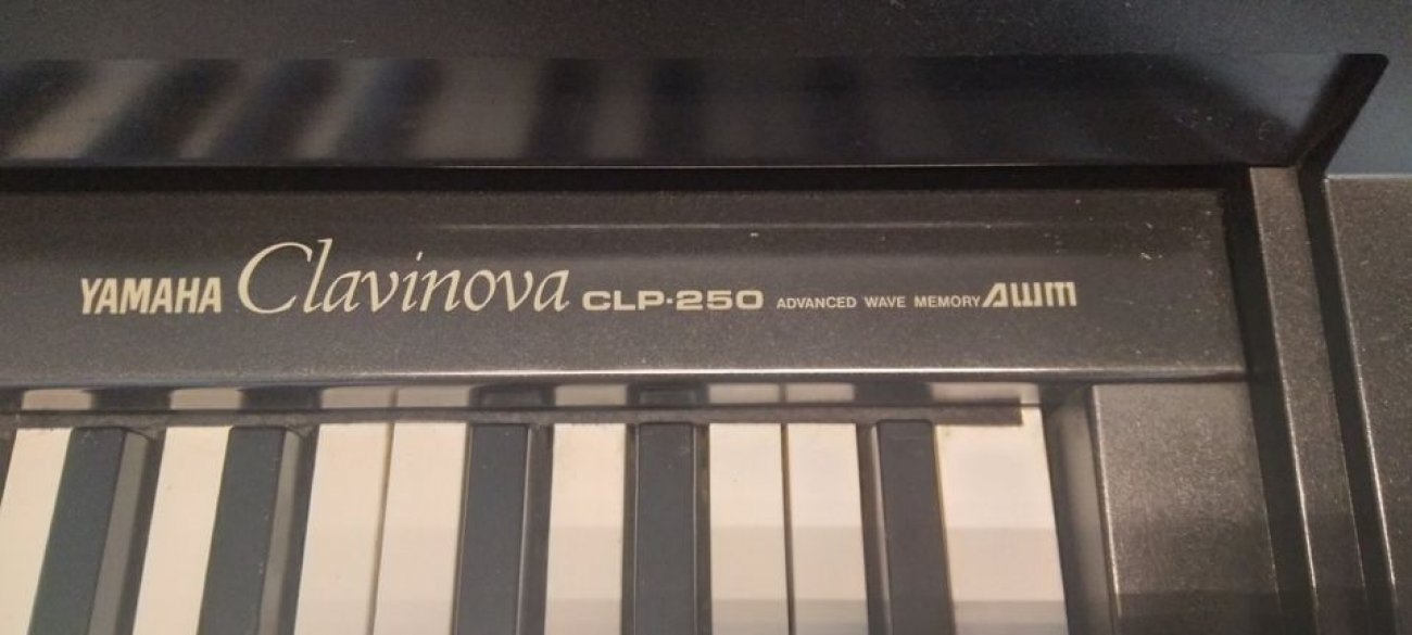 YAMAHA CLAVINOVA MODELO CLP-250