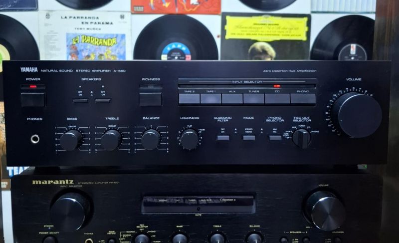 YAMAHA MODELO A-550