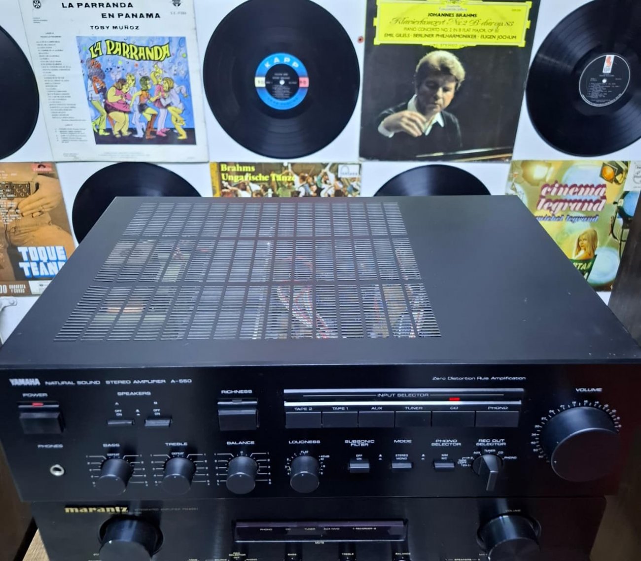YAMAHA MODELO A-550