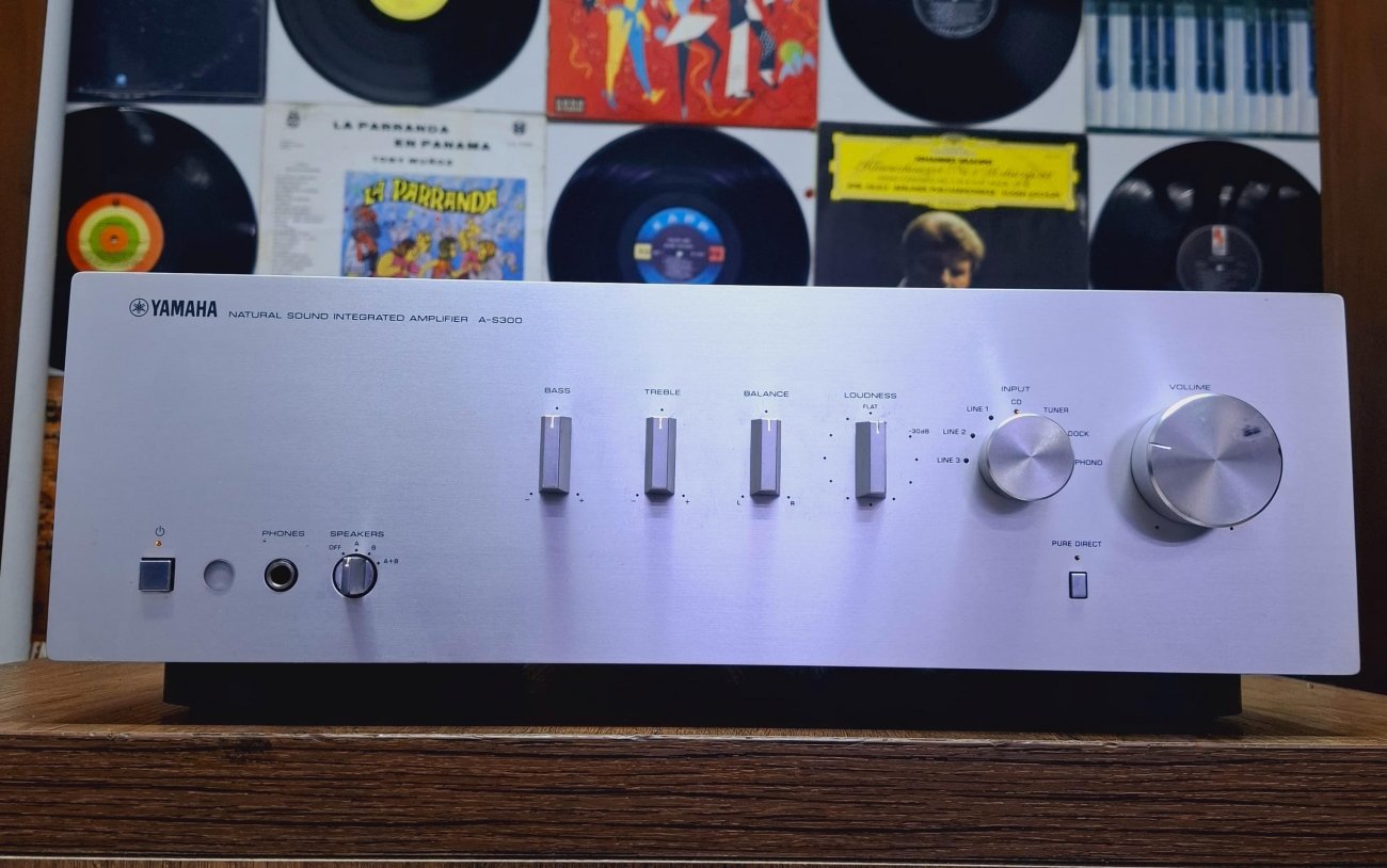 YAMAHA MODELO A-S300