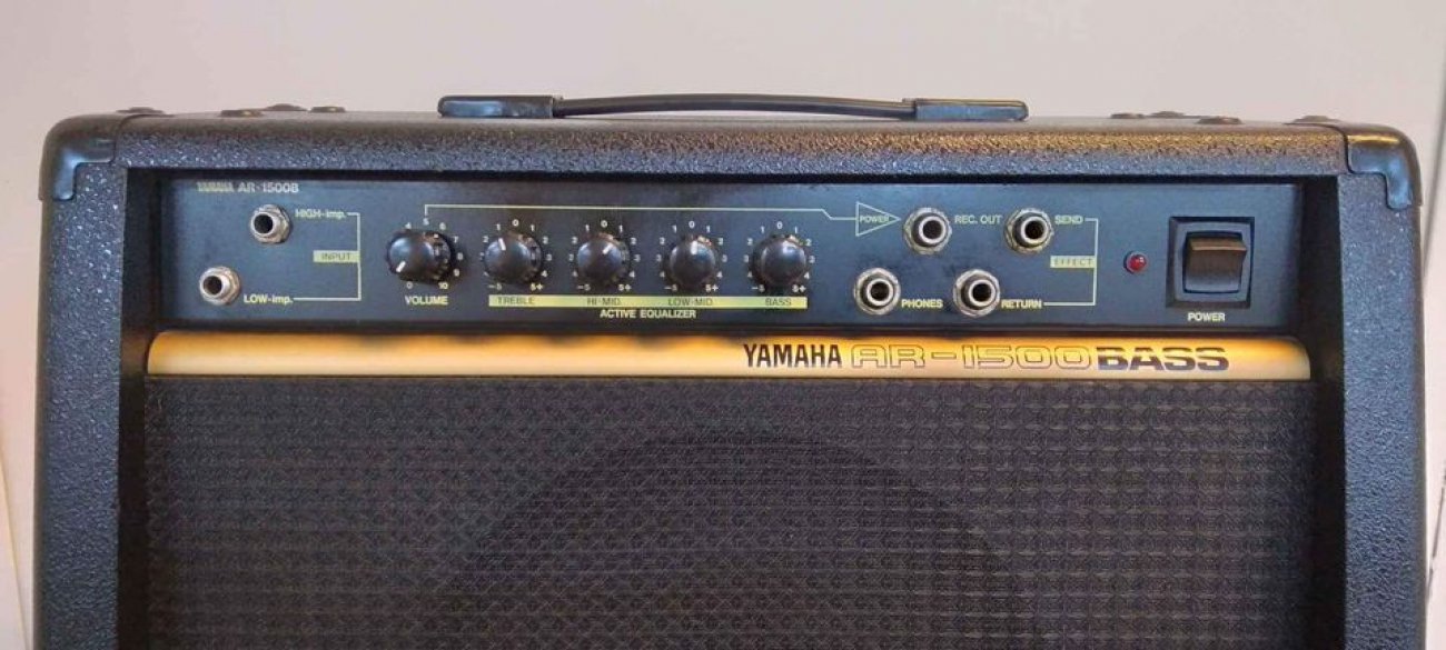 YAMAHA MODELO AR-1500BASS