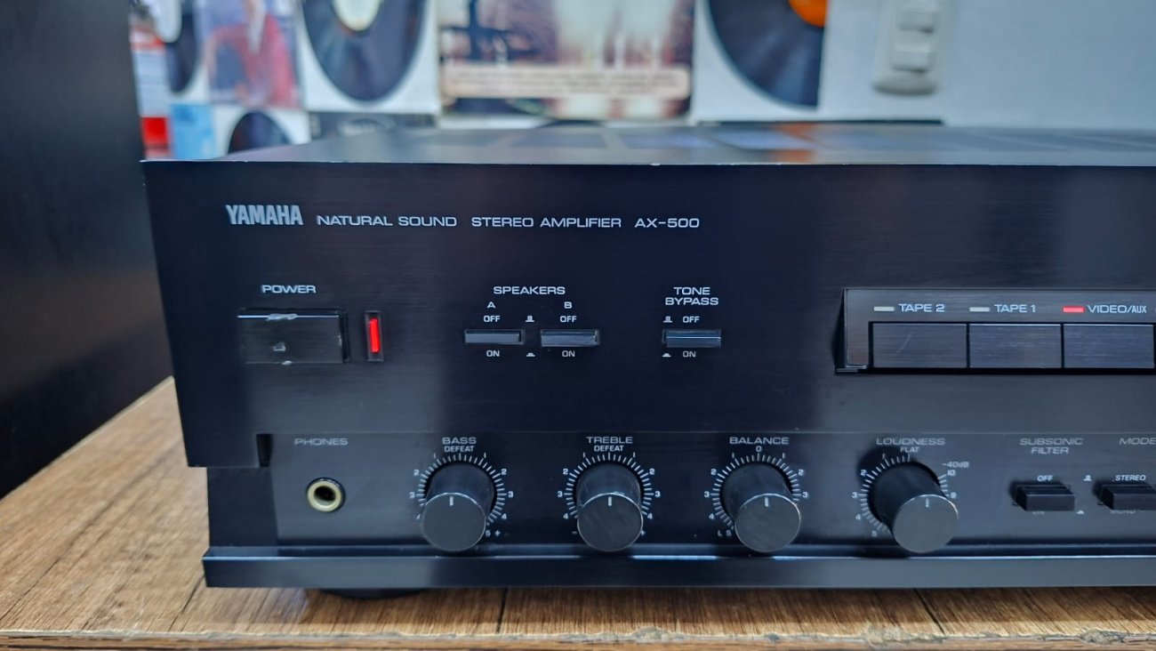 YAMAHA MODELO AX-500