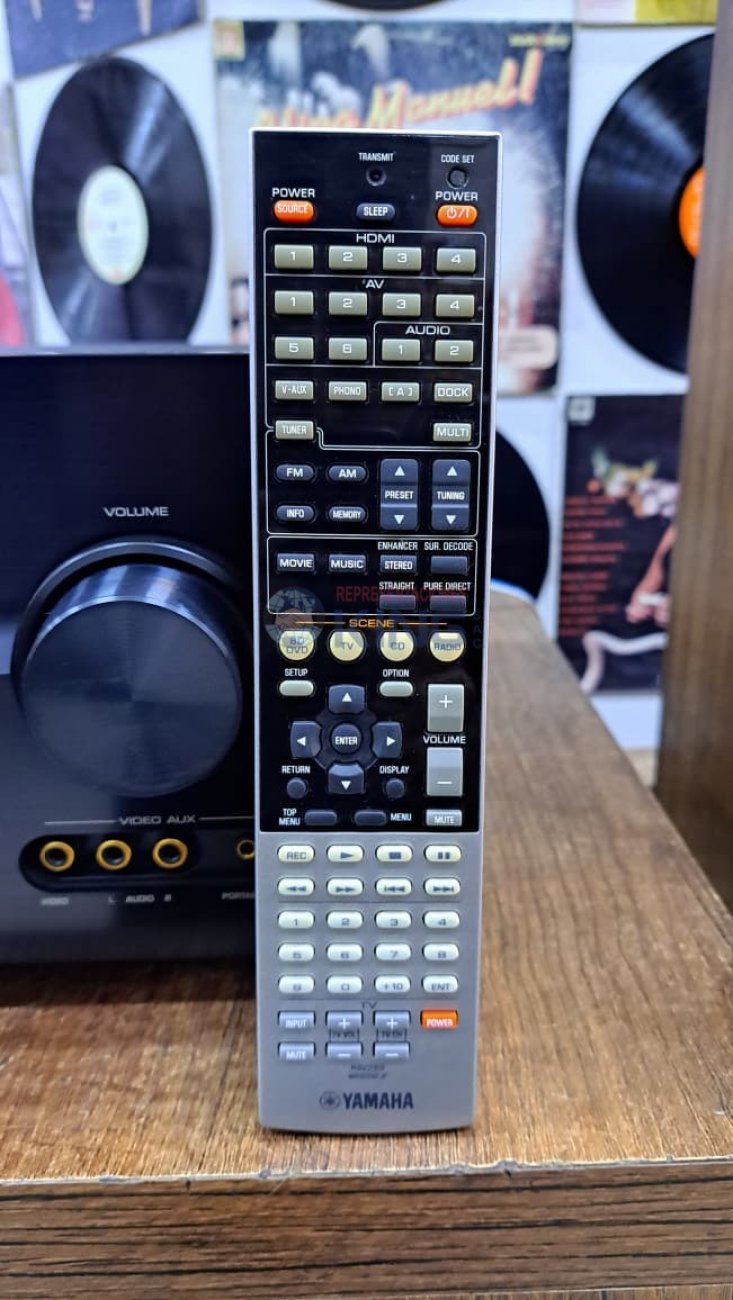 YAMAHA MODELO AX-V765