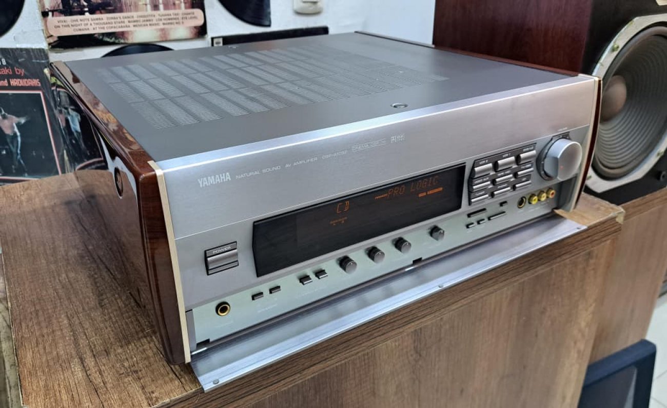 YAMAHA MODELO DSP-A1092