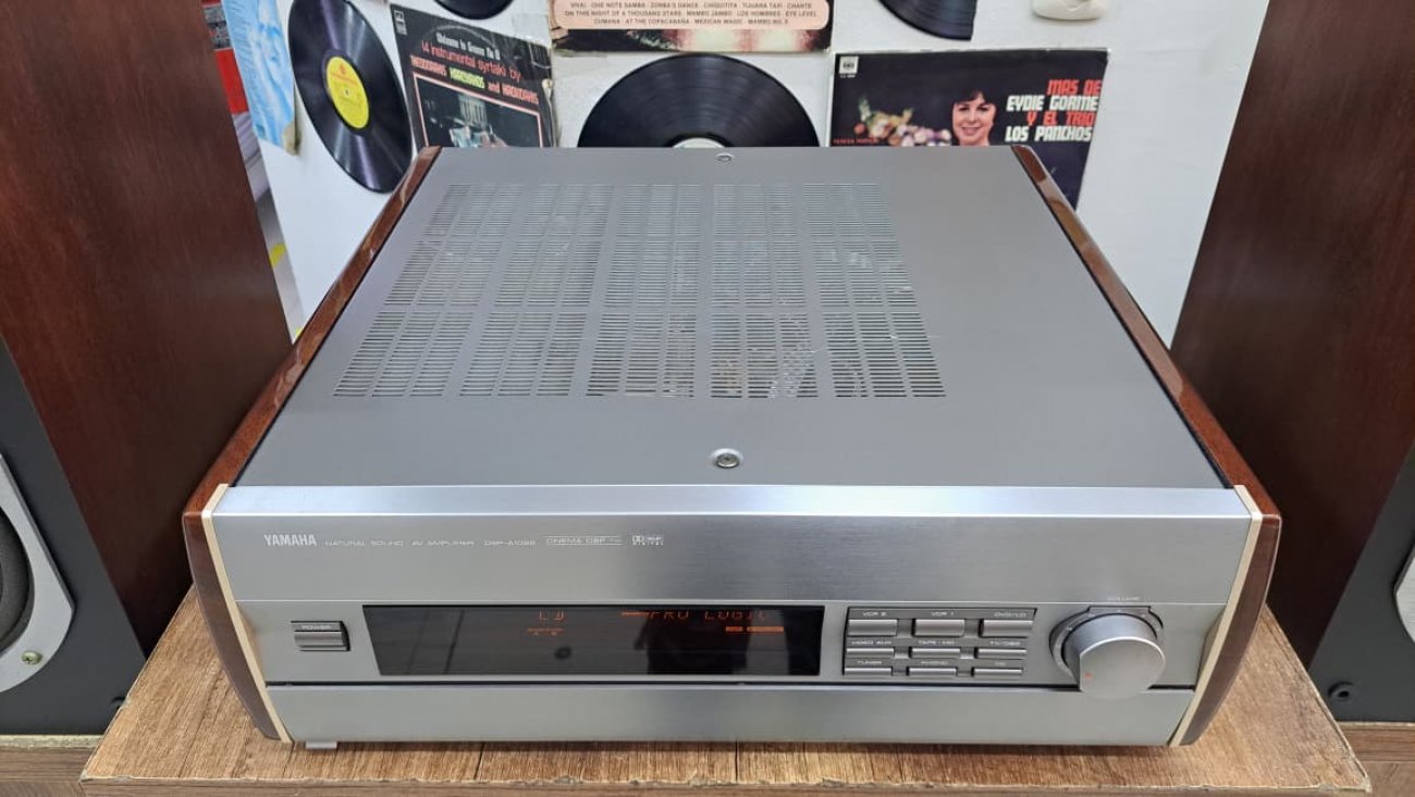 YAMAHA MODELO DSP-A1092
