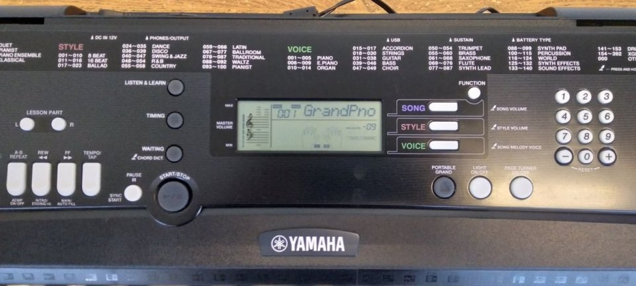 YAMAHA MODELO EZ-220