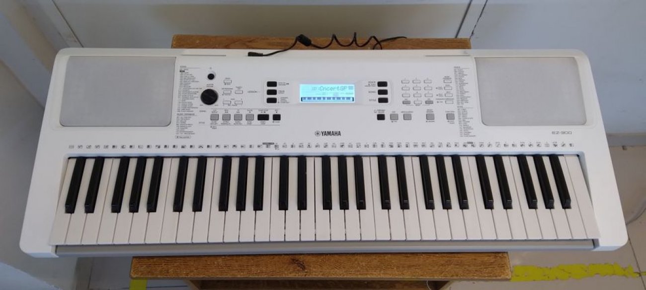 YAMAHA MODELO EZ-300