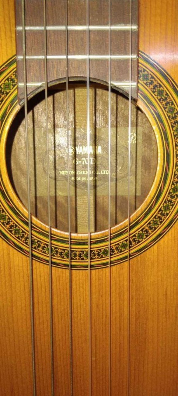 YAMAHA MODELO G-70D