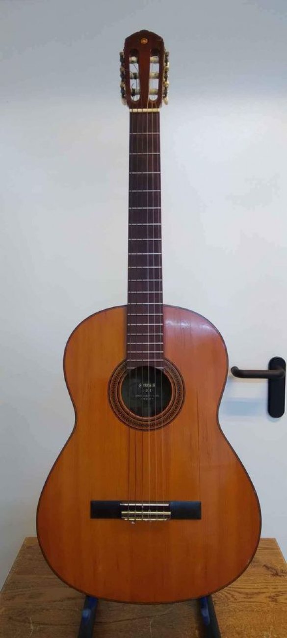 YAMAHA MODELO G-70D