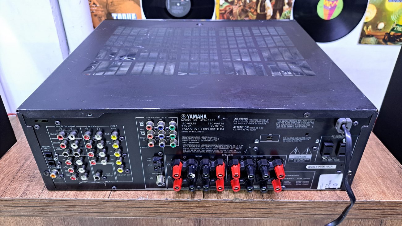 YAMAHA MODELO HTR-5835