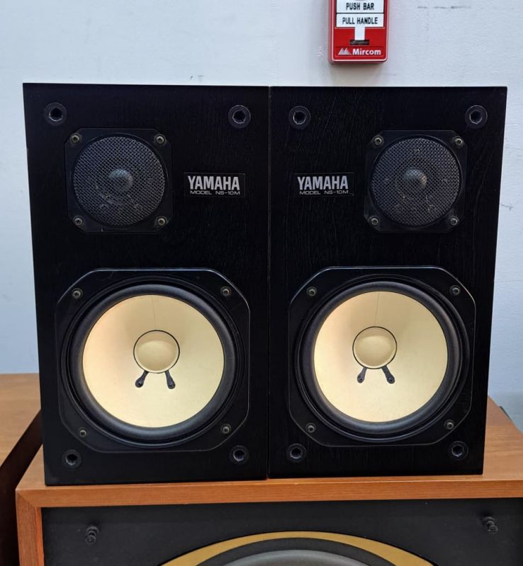 YAMAHA MODELO NS-10M