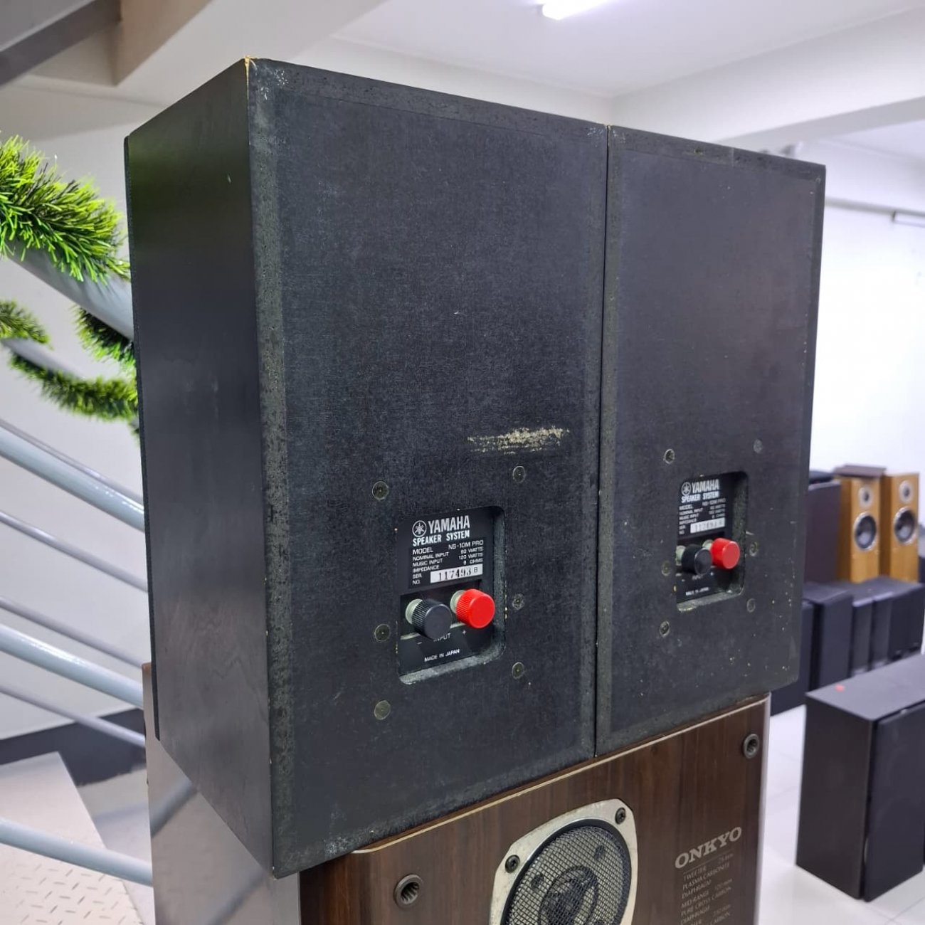 YAMAHA MODELO NS-10MONITOR PRO