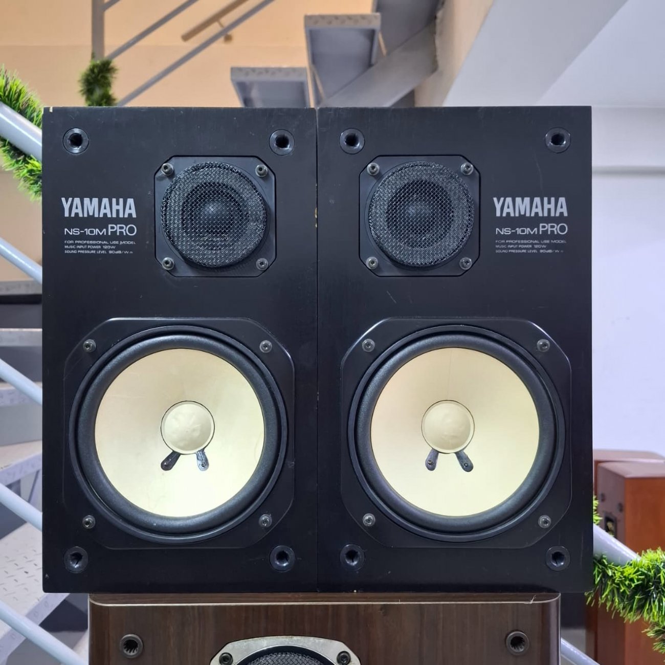YAMAHA MODELO NS-10MONITOR PRO