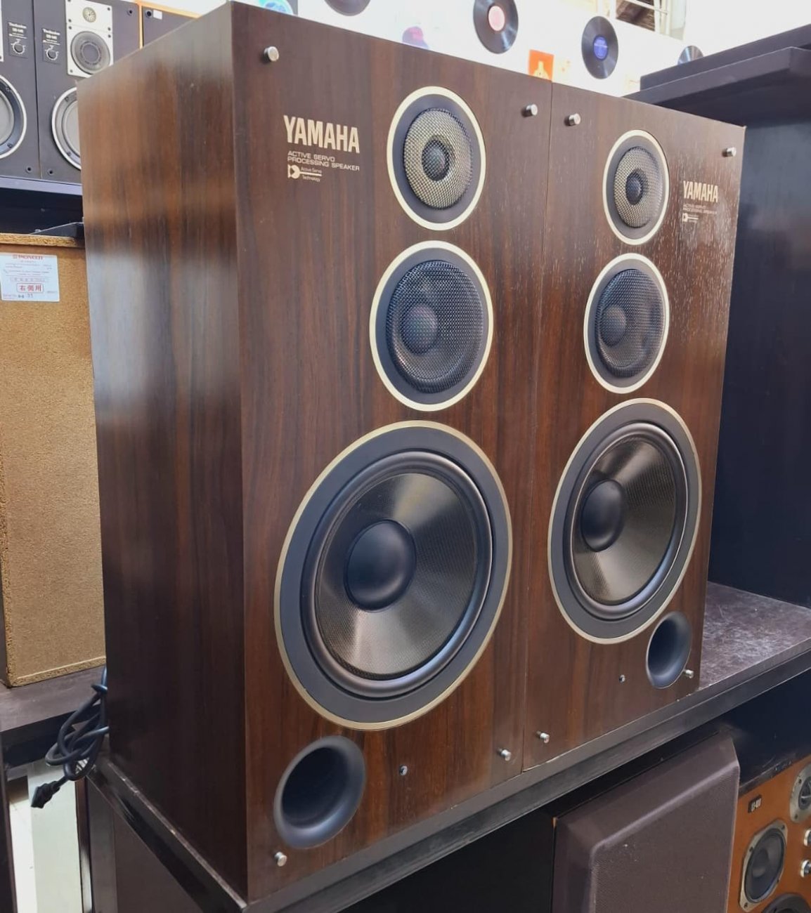 YAMAHA MODELO NS-500YST