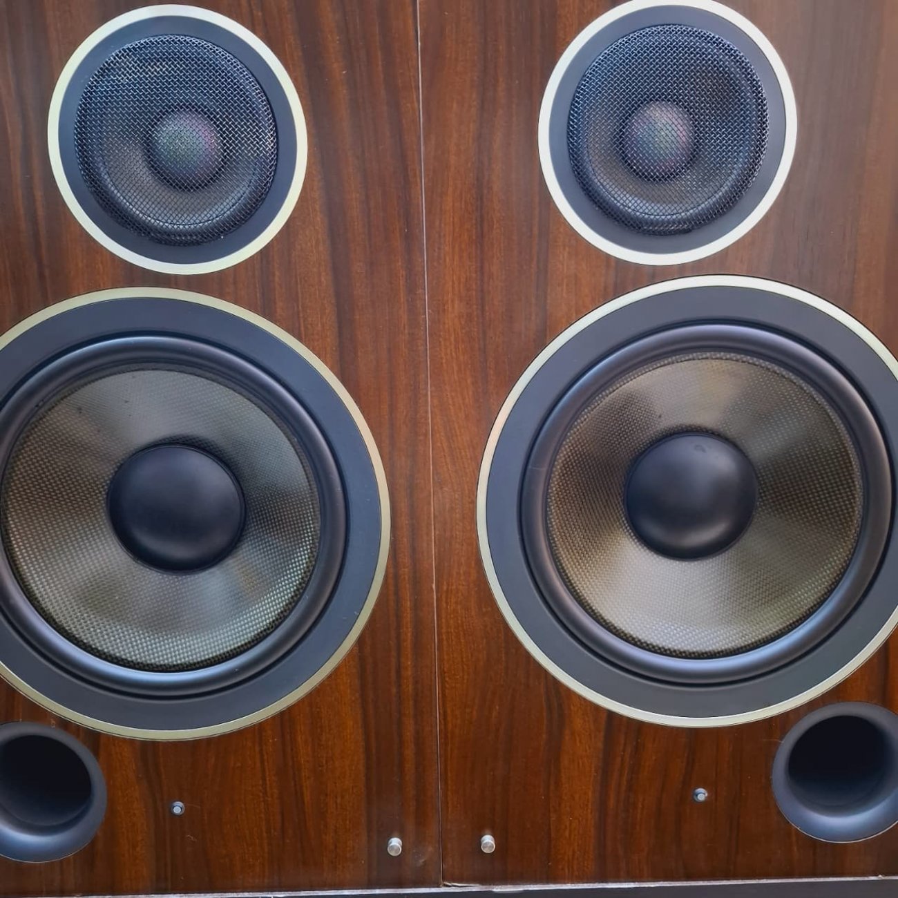 YAMAHA MODELO NS-500YST