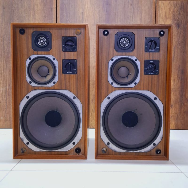 YAMAHA MODELO NS-650