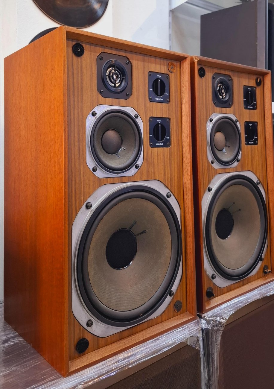 YAMAHA MODELO NS-650