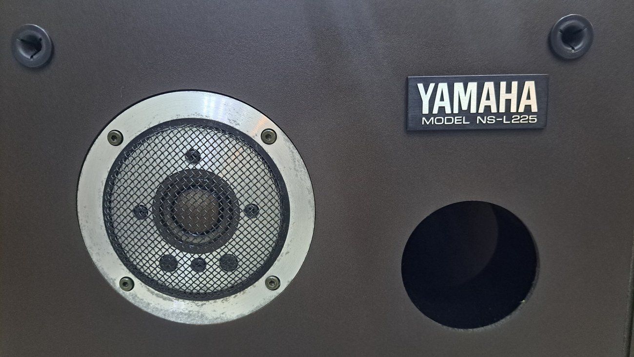 YAMAHA MODELO NS-L225