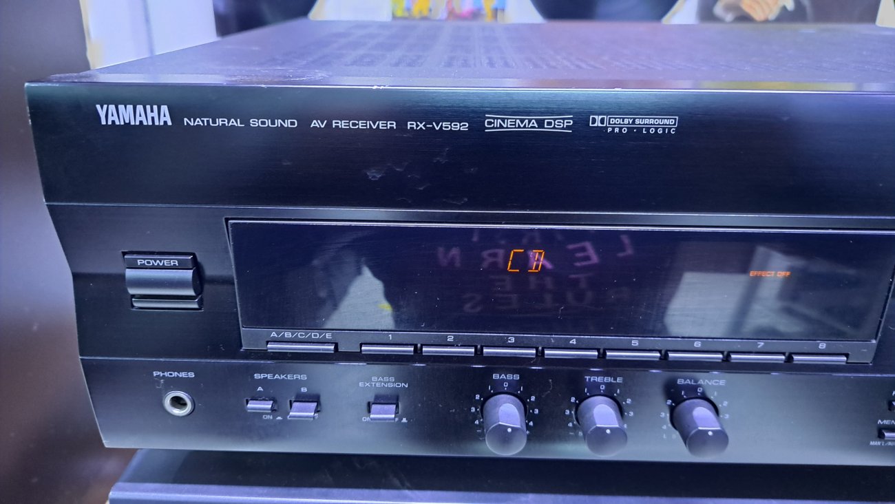 YAMAHA MODELO RXV592